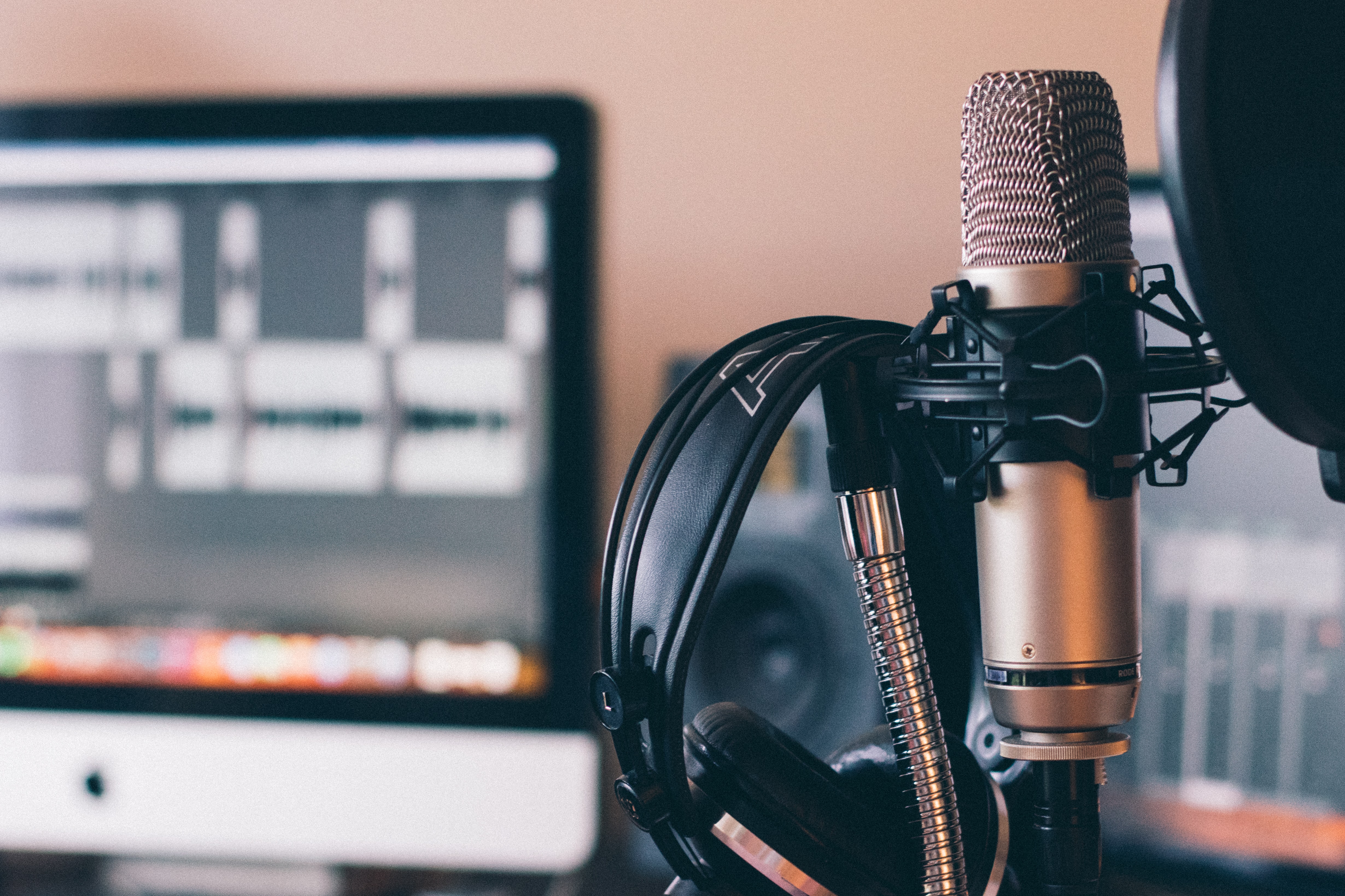 Microphone and screen